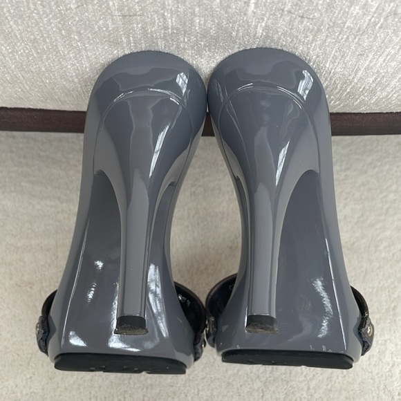 CHRISIAN DIOR HEELS, 6 1/2 - Picture 3 of 10